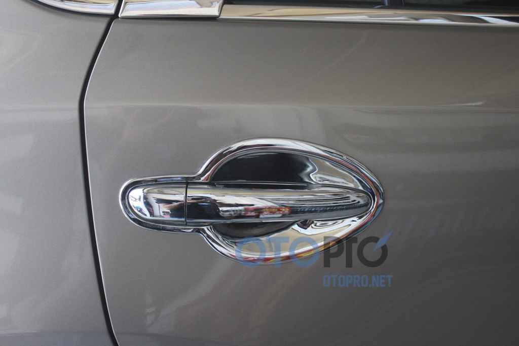 Ốp tay nắm cửa mạ crôm cho xe Hyundai Accent 2014