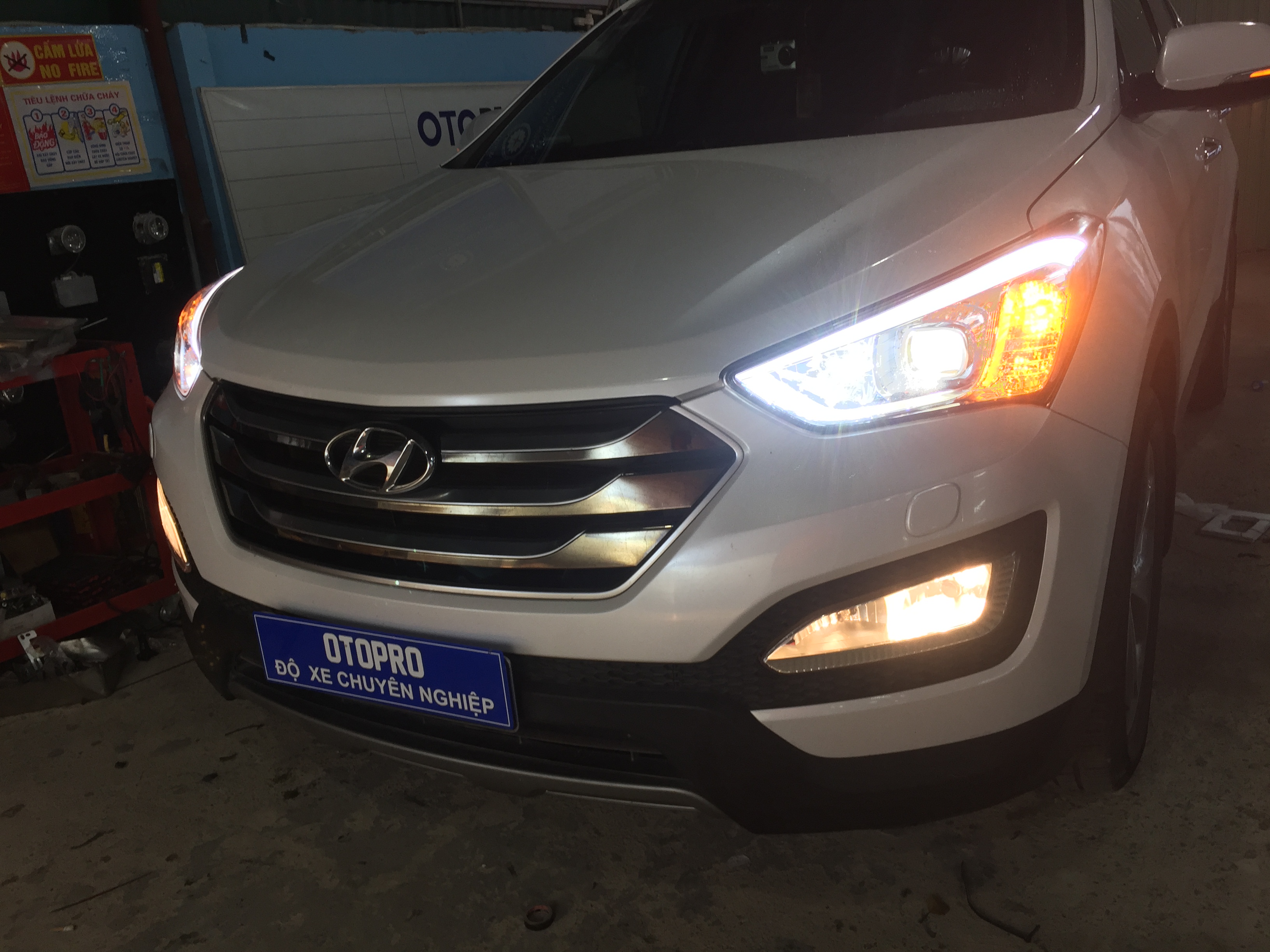 Hyundai Santafe 2015 Lắp Led Pha A8
