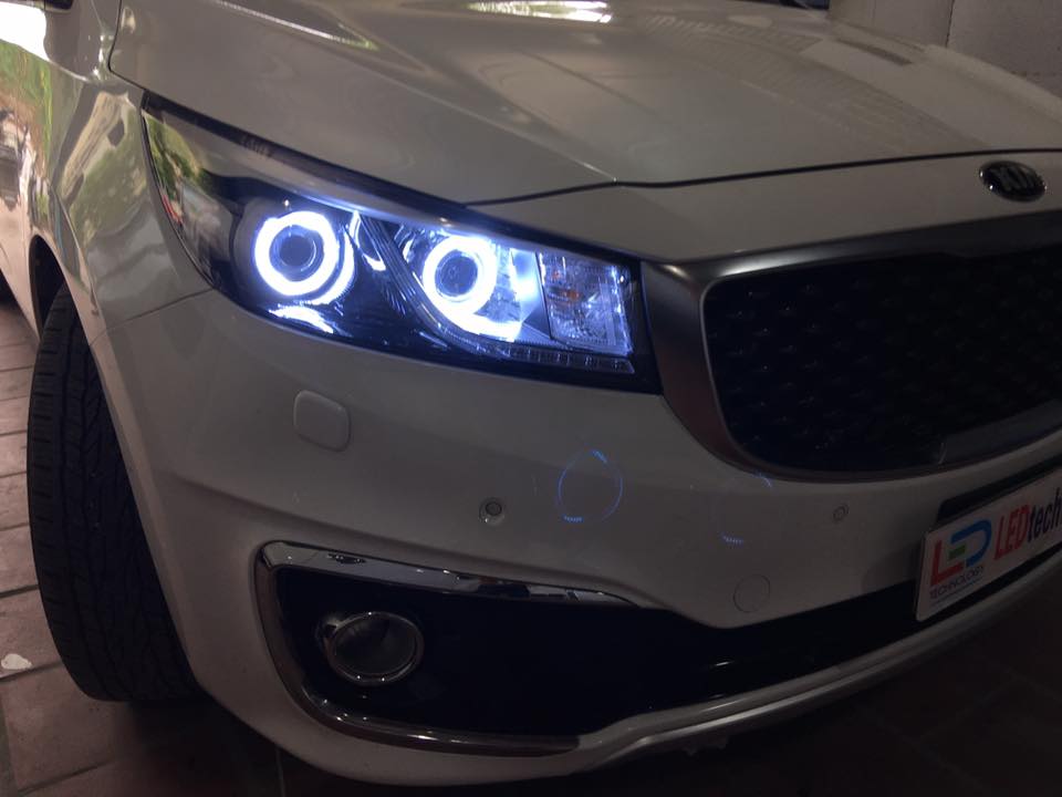 Độ bi xenon, vòng angel eyes LED xe Kia Sedona
