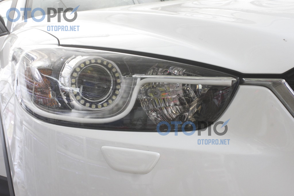 Lắp bóng đèn LED daylight siêu sáng P13W xe Mazda CX5