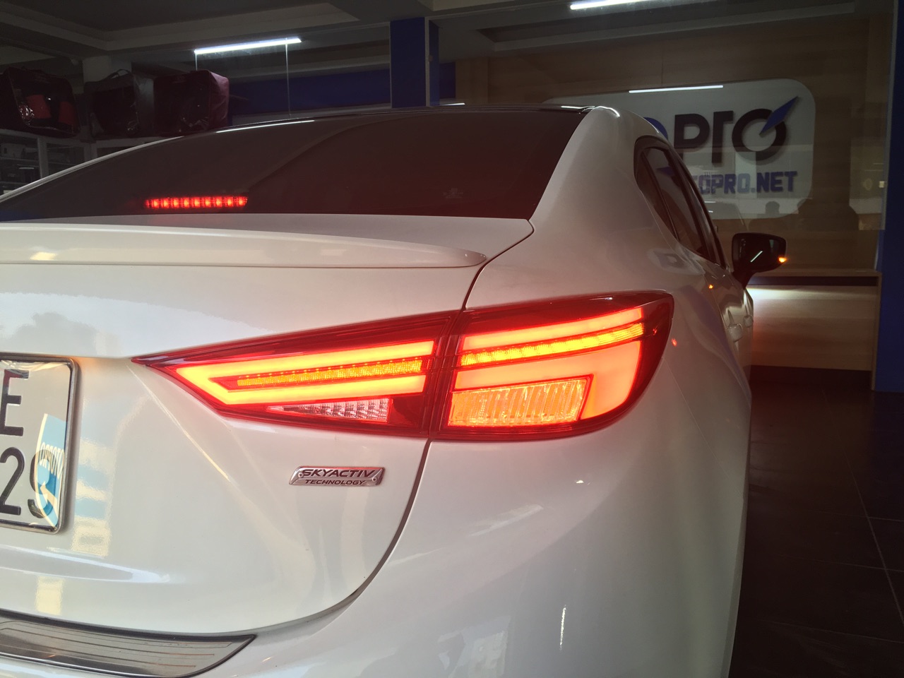 Mazda 3 2017-2018 lắp đèn hậu mẫu Audi