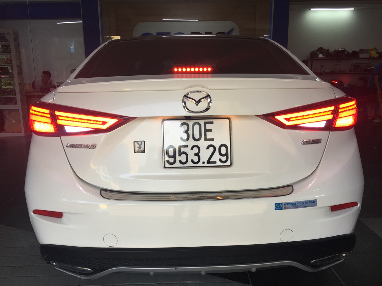 Mazda 3 2017-2018 lắp đèn hậu mẫu Audi