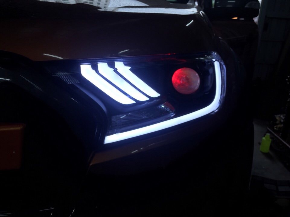 Đèn pha độ LED nguyên bộ cho xe Ford  Ranger 2017 mẫu Mustang