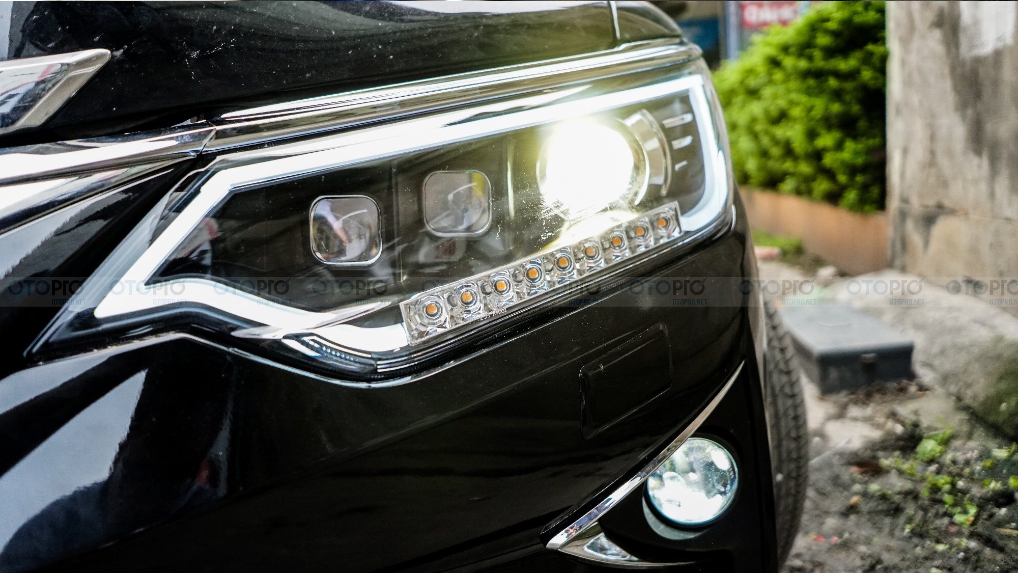 Toyota Camry 2.5G 2013 độ bodykit Lexus chính hãng