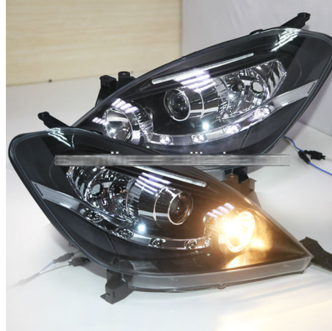 Đèn pha độ LED nguyên bộ xe Toyota Innova 2004-2011 mẫu LED hạt