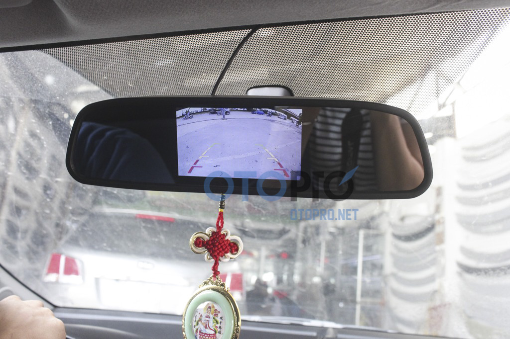 Lắp camera lùi, màn hình trên gương cho xe Vios 2015
