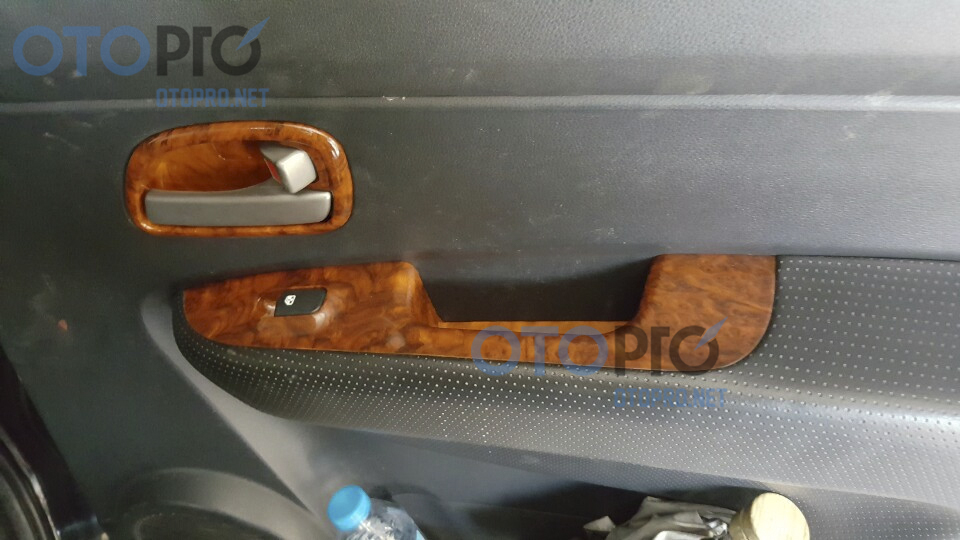 Sơn vân gỗ nội thất xe Kia Carens 2011